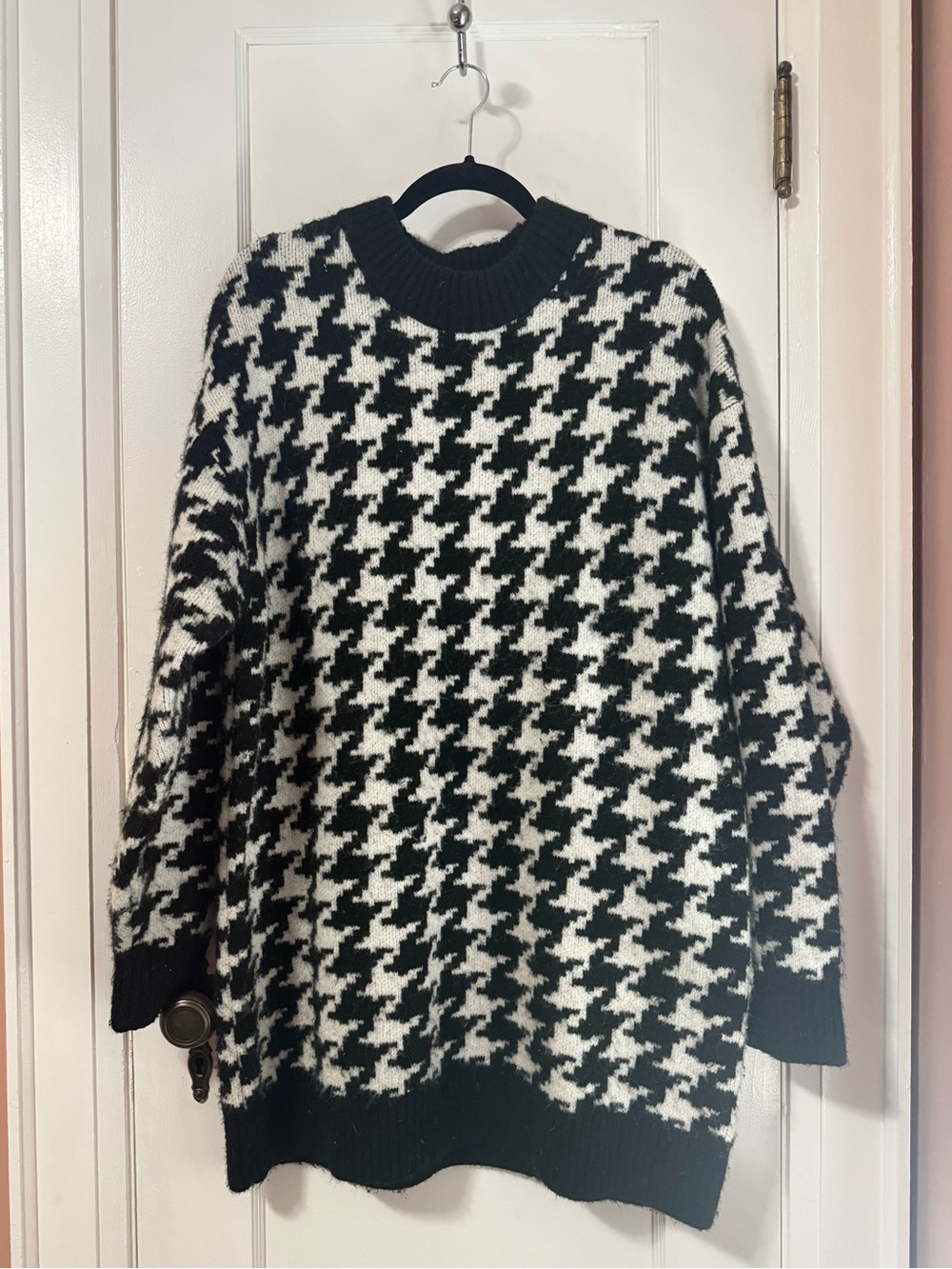 H&M Black and White Houndstooth Crewneck Sweater
